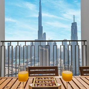 Chic 4 Bedroom Apartment I Burj Khalifa & Fountain Views I Direct Access To Dubai Mall I Free Gym, Pool, Parking Wi-Fi And Ps5 I By Skyline Serenity