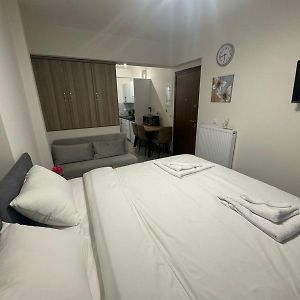 Cozy Central Studio Near Athens Concert Hall