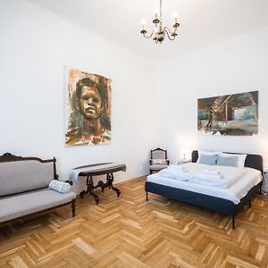 Appartement à 2 Chambres à Coucher