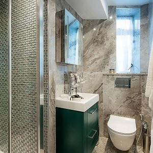 Appartement de Luxe à 2 Chambres à Coucher