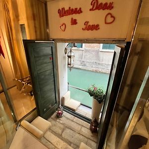 Venice Luxury Watersdoor
