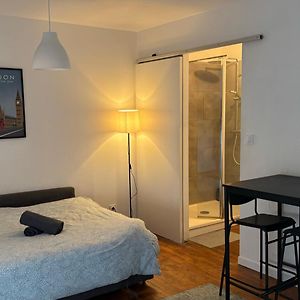 Studio Lit King-Size