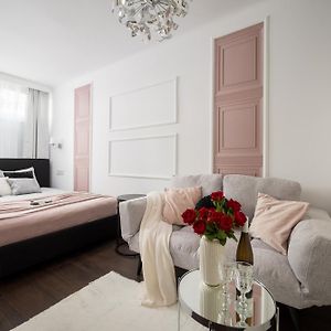 New Metropolis 2-Bedroom Suite 900M To Central Station Metro Rondo Onz
