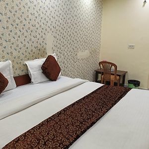 Hotel Shree Sai Dham Near New Delhi Railway Station, Paharganj