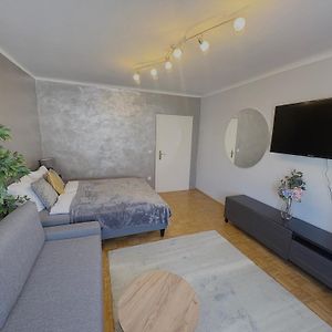 Appartement Suite à 3 Chambres à Coucher