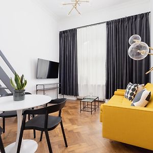 Main Square - Modern Apartment - 7 Gertrudy Street