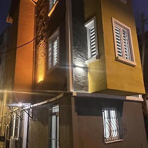 Studio Lit King-Size