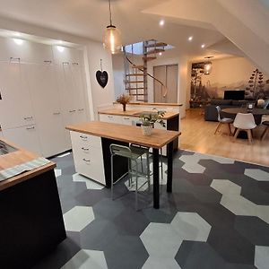 Appartement à 2 Chambres à Coucher