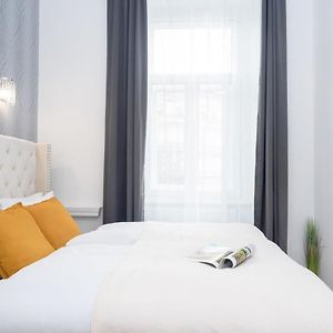 Stylish Large Apartment At Super Central Location