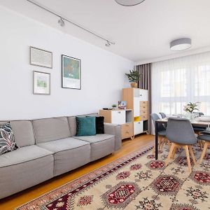 Przytulny I Przestronny Apartament W Krakowie Z Parkingiem Biurkiem I 2 Balkonami By Noclegi Renters