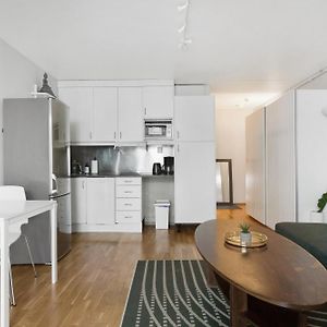 Super Central Studio Near Train And Buss