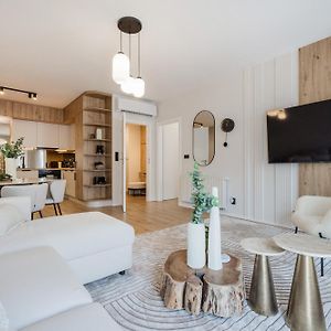 Elegant Premium Apartment With Parking