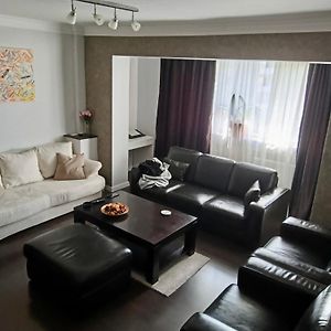 Appartement à 2 Chambres à Coucher