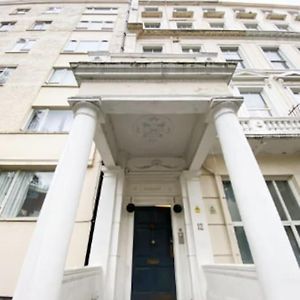 Compact Flat Close To Hyde Park