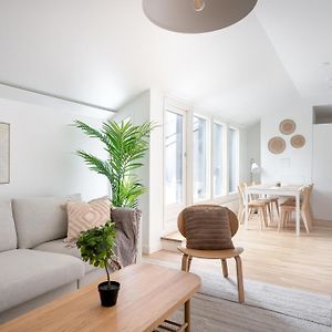 Appartement de Luxe à 2 Chambres à Coucher
