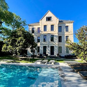 Demeure Saint Louis, cité 10mn à pieds, piscine chauffée, Clim AC, Parking privé