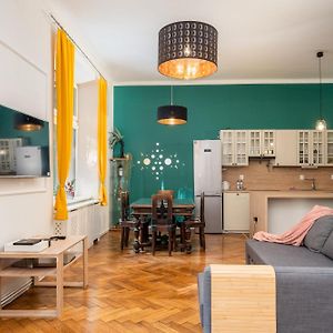 Appartement à 2 Chambres à Coucher