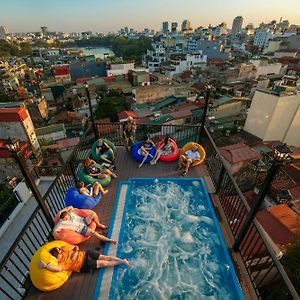Lakeview Backpackers Hostel & Rooftop Bar