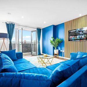 Top Floor City Centre Apartment - Sleeps 7 - 4 Beds - With Balcony And Parking - Smart Tv'S On Each Bedroom Wall - 5 Mins From Bullring, Selfridges, Moor Street Station - By Zena Stays