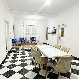 Appartement à 3 Chambres à Coucher