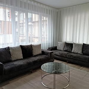 Appartement à 2 Chambres à Coucher