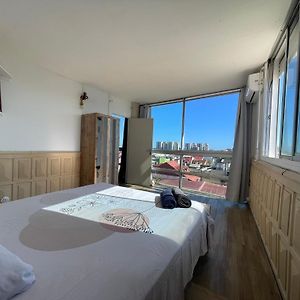 Penthouse: Vue mer, 10min port/aéroport, centre, calme