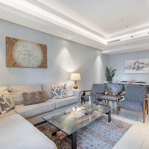 Absolutely Stunning 3 Bedroom Apartment In Downtown