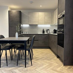 Appartement de Luxe à 2 Chambres à Coucher