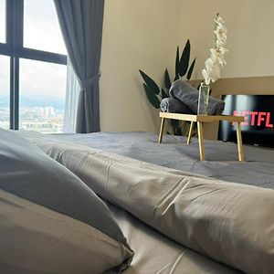 Studio Lit King-Size