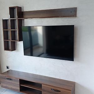 Studio Lit King-Size
