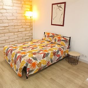 Studio Lit Queen-Size