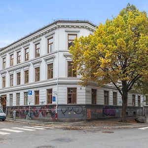 Central & Modern 2Br Apt, 4Min Subway To Oslo City