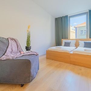 Premium Woodsy Apartment With Parking Garage By Rentez