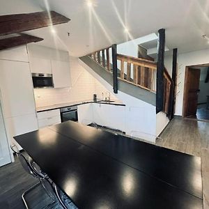 Appartement à 4 Chambres à Coucher