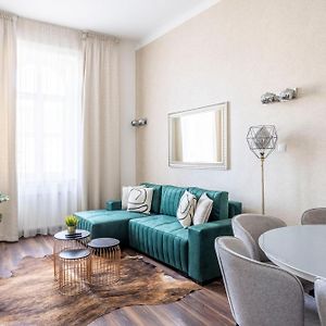 Luxurious Central Elizabeth Grand Suite W' Sauna
