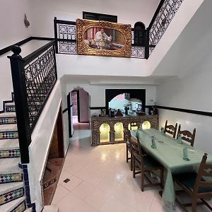 Riad Benhammou1