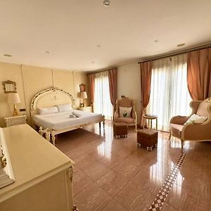 Appartement à 3 Chambres à Coucher