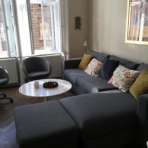 Appartement à 2 Chambres à Coucher