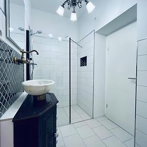 Appartement à 3 Chambres à Coucher