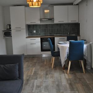 2 Pieces Renove En Rez-De-Chaussee Proche De La Gare