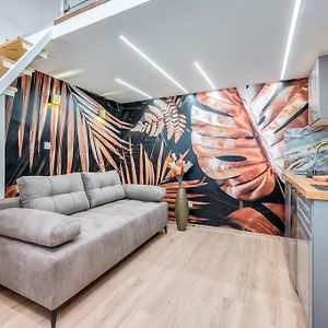 Loft 8 - Cozy Stylish Stay With Parking