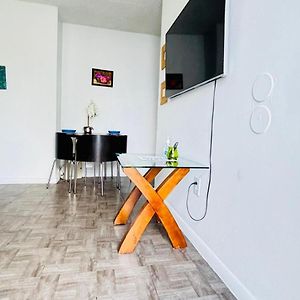 Apt 202 Near Cruise Port, 5 Min To Downtown, 4 Min To Trains, 14Min To Airp