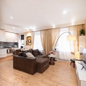 Baltic Amber In Diplomatic District & Free Parking
