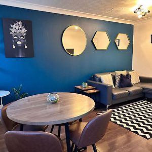 Brightcentral Apartment With Parking
