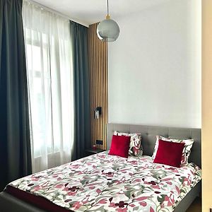 Cherry Apartment