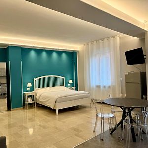Studio Lit King-Size