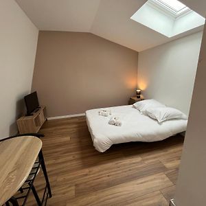 Studio Lit Queen-Size