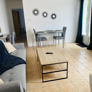Appartement à 2 Chambres à Coucher