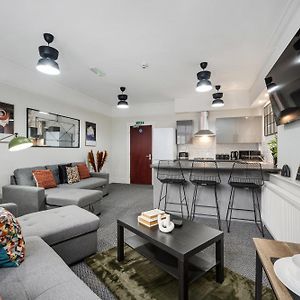 Anfield Cosy Stays - Air Host & Stay - Sleeps 14