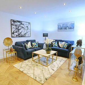 Pass The Keys Luxury New Build Apartment 5 Mins From City Centre